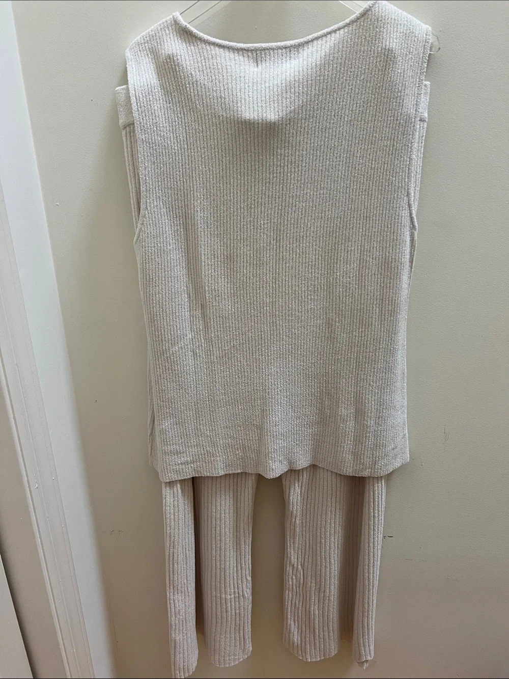 NEW BAREFOOT DREAMS COZY CHIC ULTRA LITE KNIT Ribbed Tank/Scallop Cropped Pant-L - Picture 2 of 7